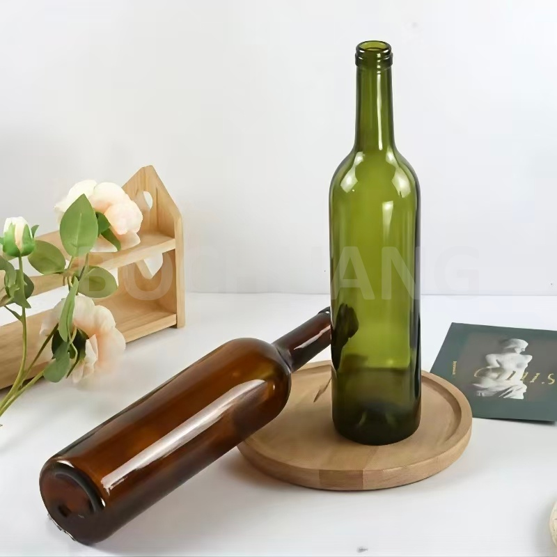 Wholesale 750ml Antique Green Glass Container Standard Bordeaux Glass Red Wine Bottle with Cork Finish