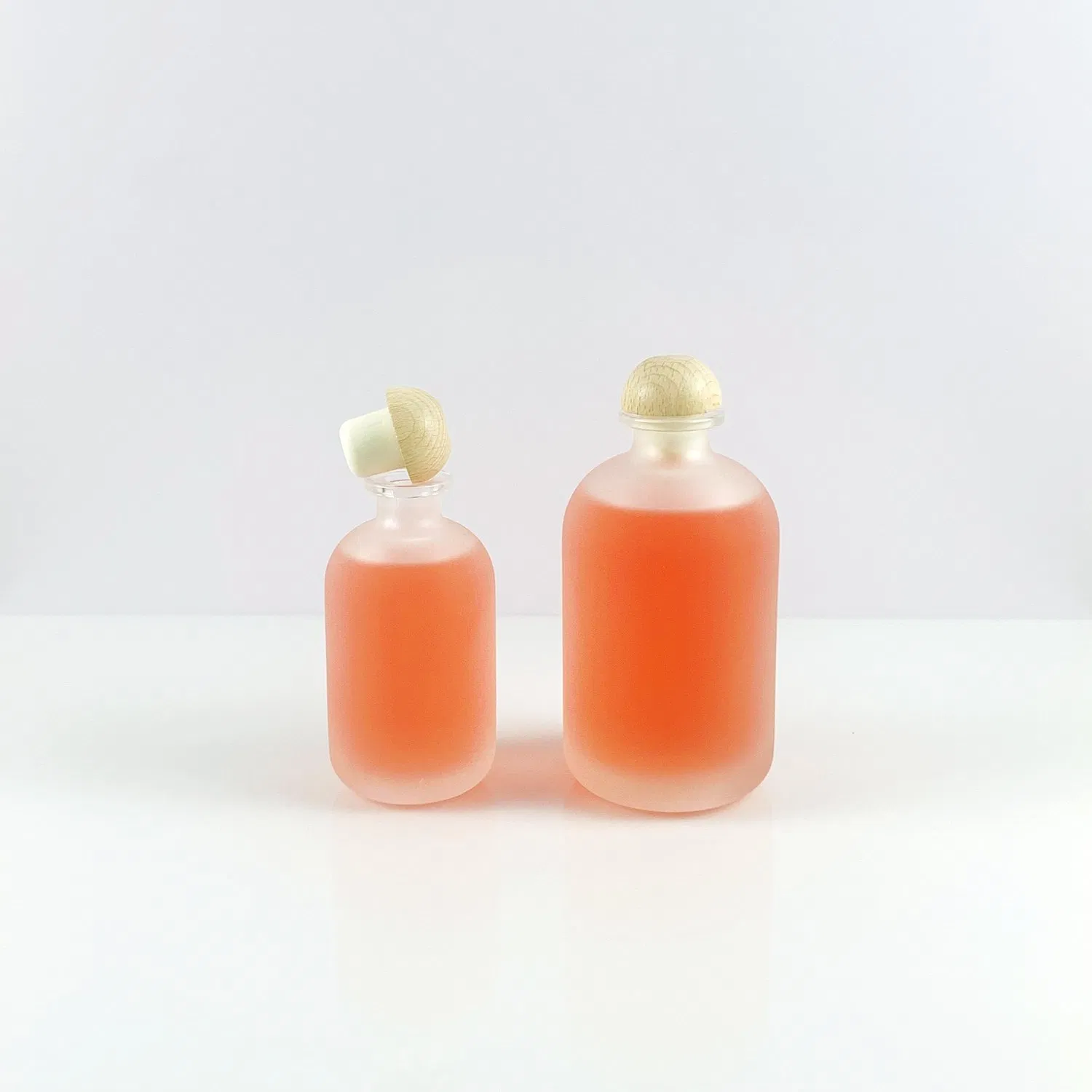 Luxury Empty Round 250ml 375ml 500ml Glass Bottle Beverage for Liquor Juice Wine Vodka with Corks