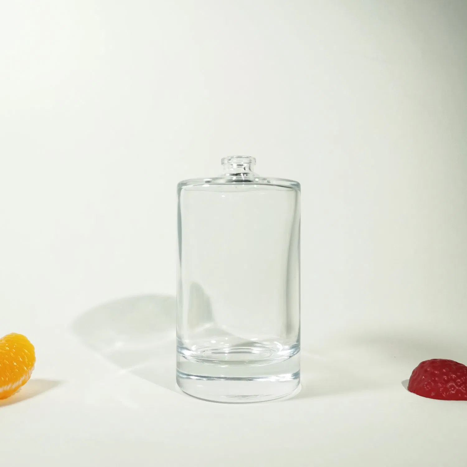 Wholesale Luxury Round 30ml 50ml 100ml Empty Glass Perfume Bottle for Women Men with Pump Sprayer