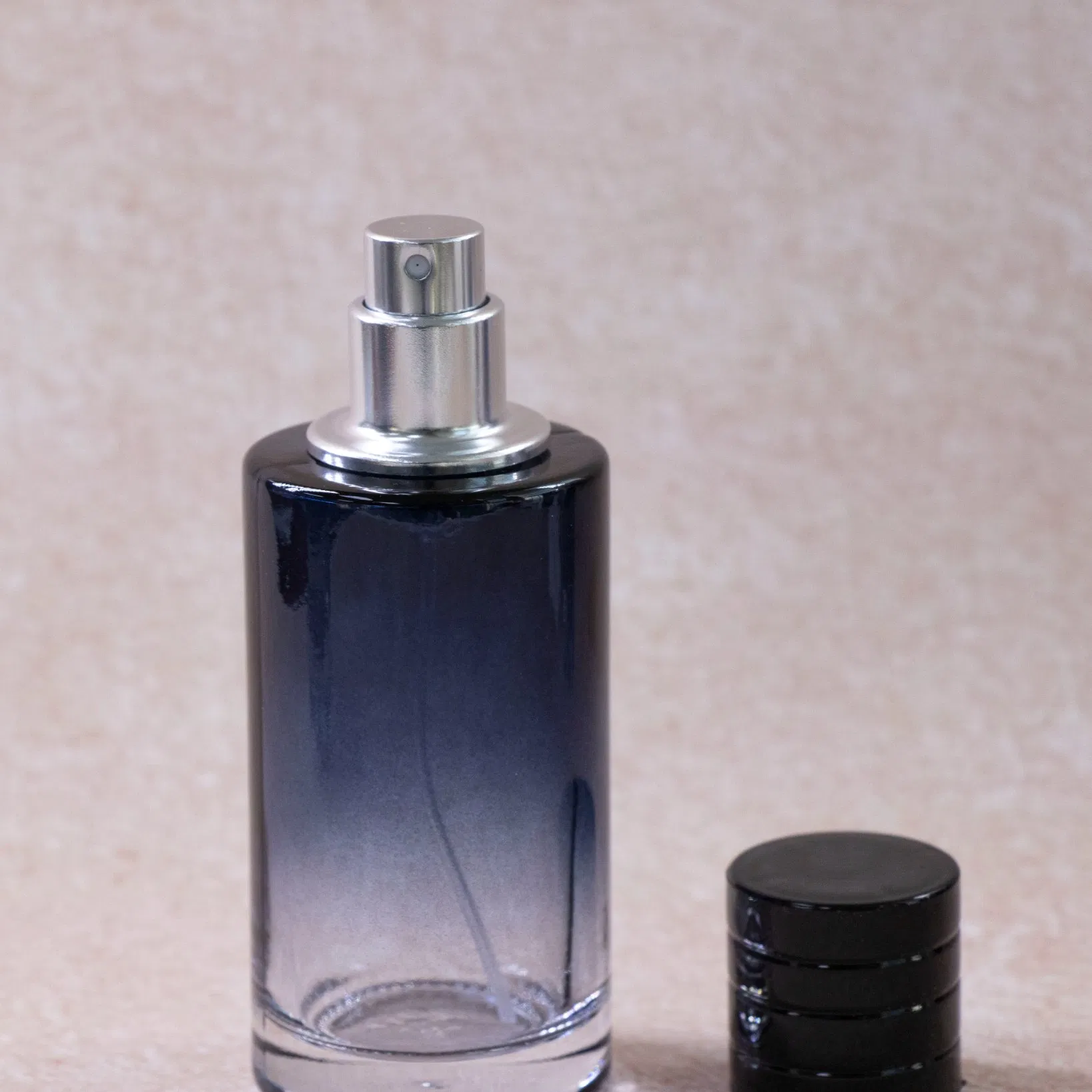 Wholesale Cylinder Round Empty 30ml 50ml 100ml Gradient Blue Glass Perfume Bottle