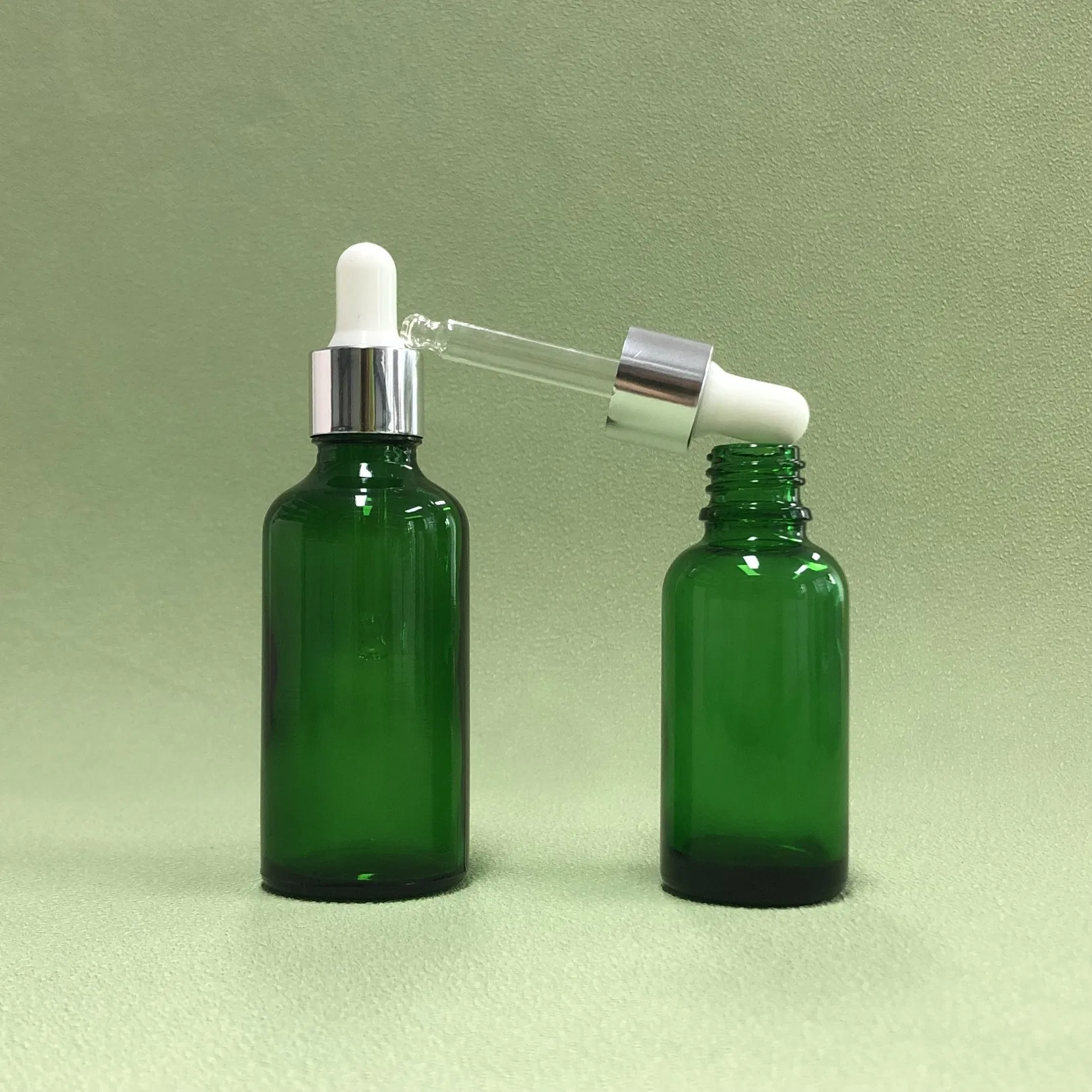 Fashionably Upscale and Lightweight Cosmetic Glass Dropper Bottles