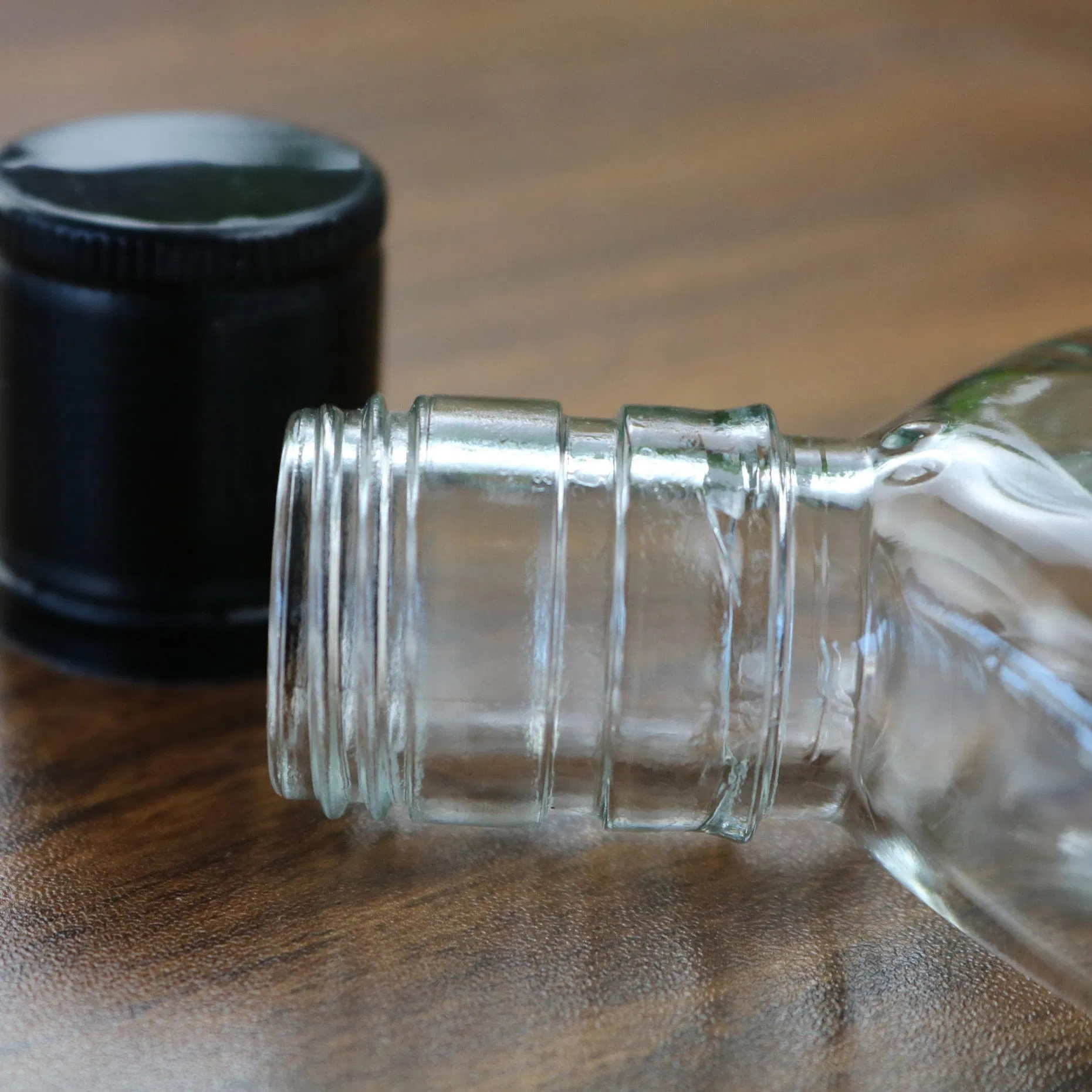 Custom Volume Glass Baijiu Bottle with Standard Screw Cap Finish Suitable for Bulk OEM and ODM Orders