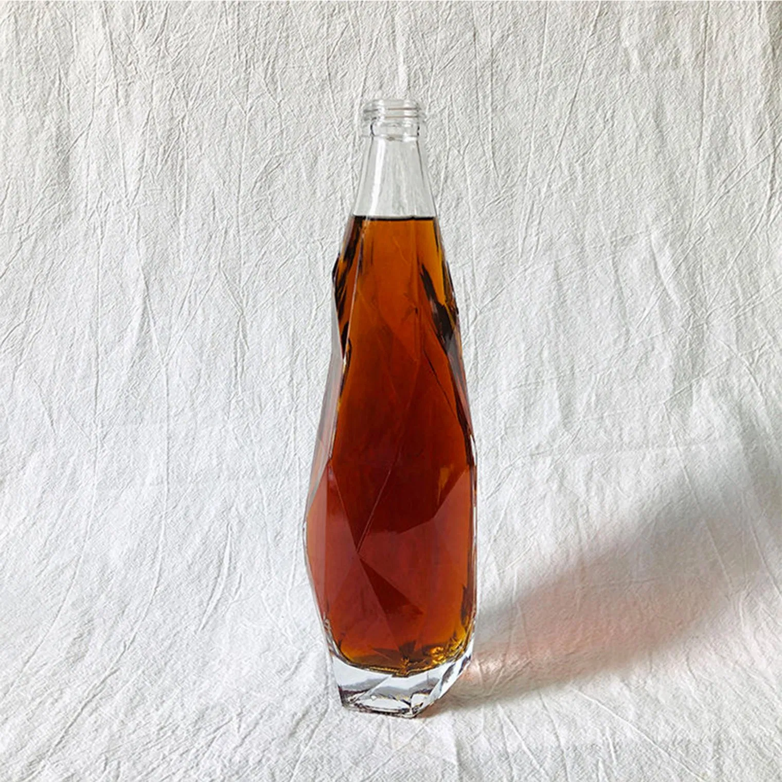 Unique Design Custom Liquor Bottle Luxury Water Glass Bottle for Decor