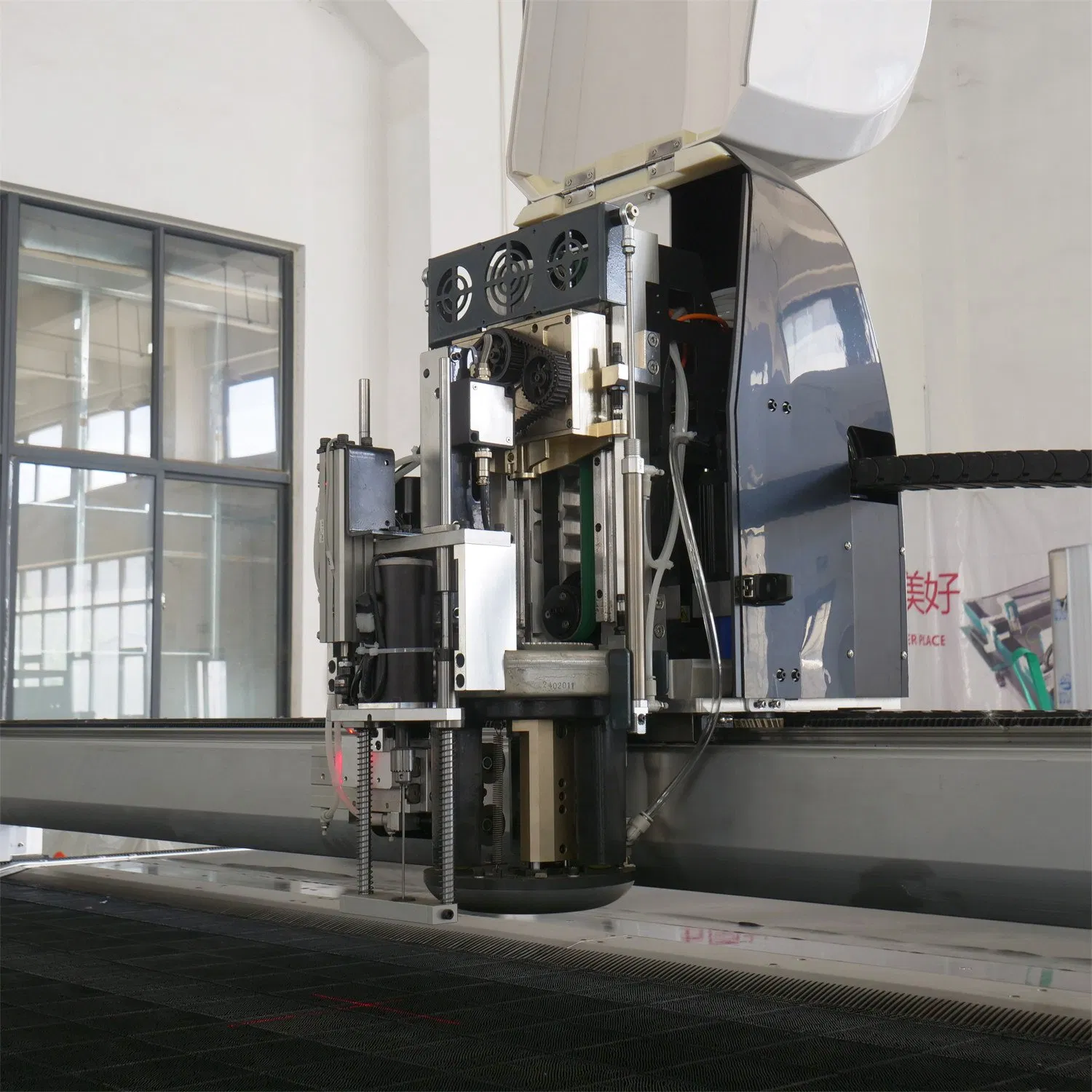 High-Output Automatic Multi-Layer Soft Material Cloth Cutting Machine High-Sales Product