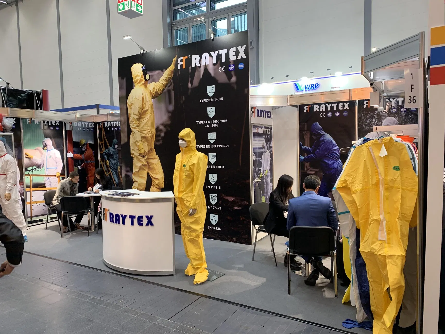 High Quality Disposable SMS Coverall for Food Industry Using Nonwoven Disposable Protective Gown Garment Workwear Coat Coverall Blue and White Are Avaliable