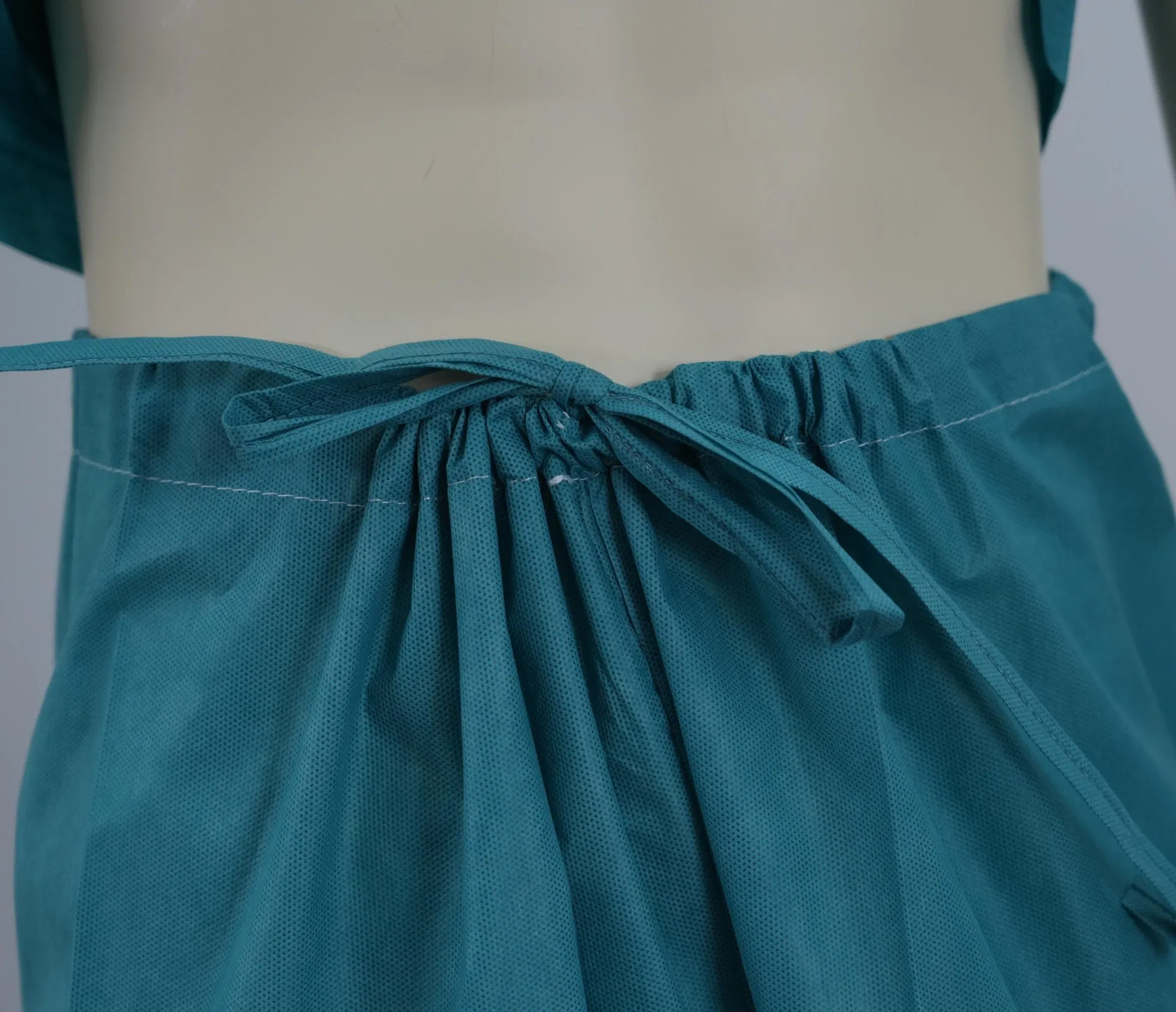 High-Quality Factory Wholesale Medical Supplies Disposable Surgical Gown Waterproof Isolation Gown with CE ISO Certification