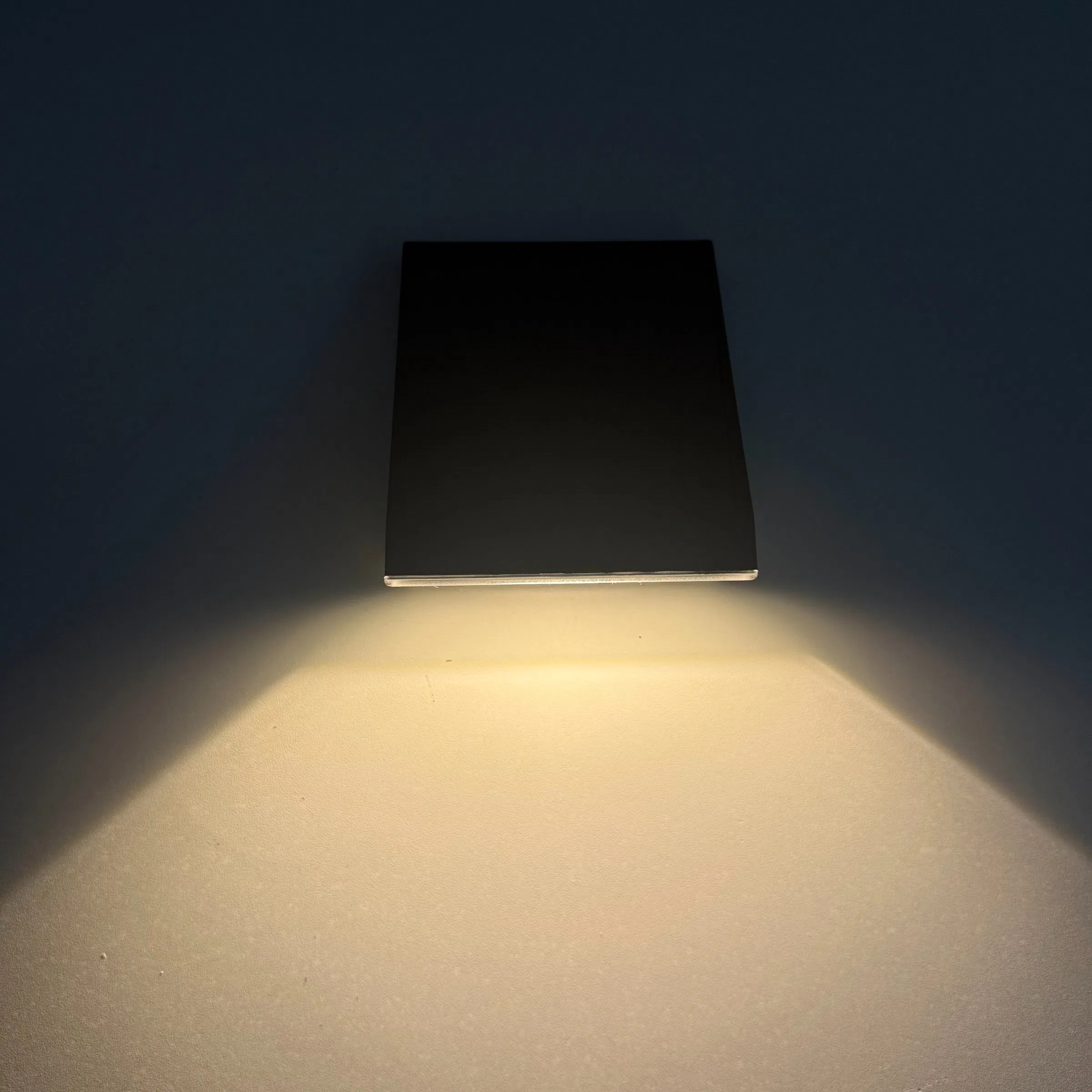 New Outdoor Decorative Garden Patio Landscape LED Solar Wall Wash Light