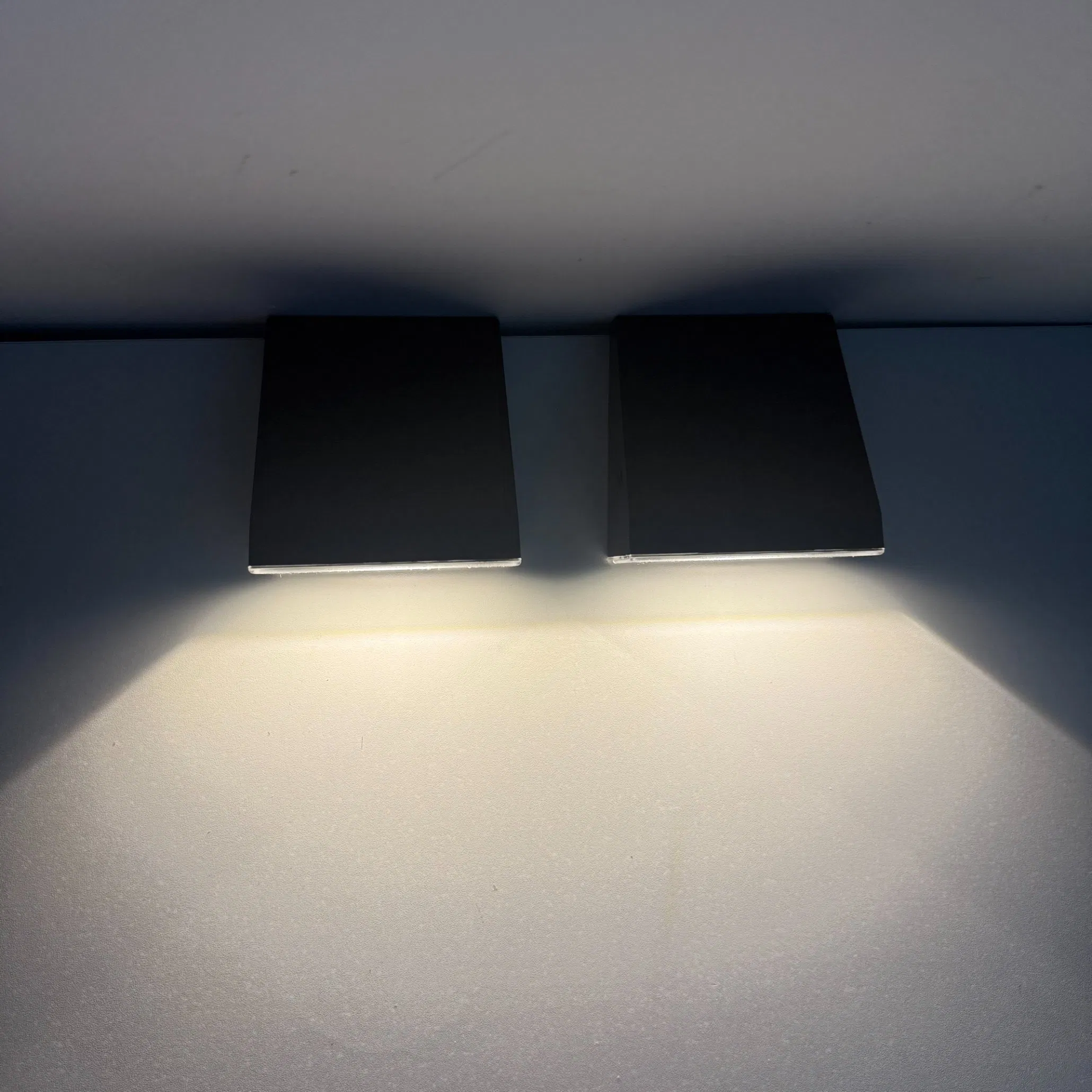 New Outdoor Decorative Garden Patio Landscape LED Solar Wall Wash Light