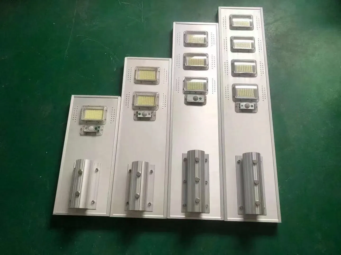 Good Quality Energy Saving Glare Free All in One Solar Street Light for Campus/Industrial Areas