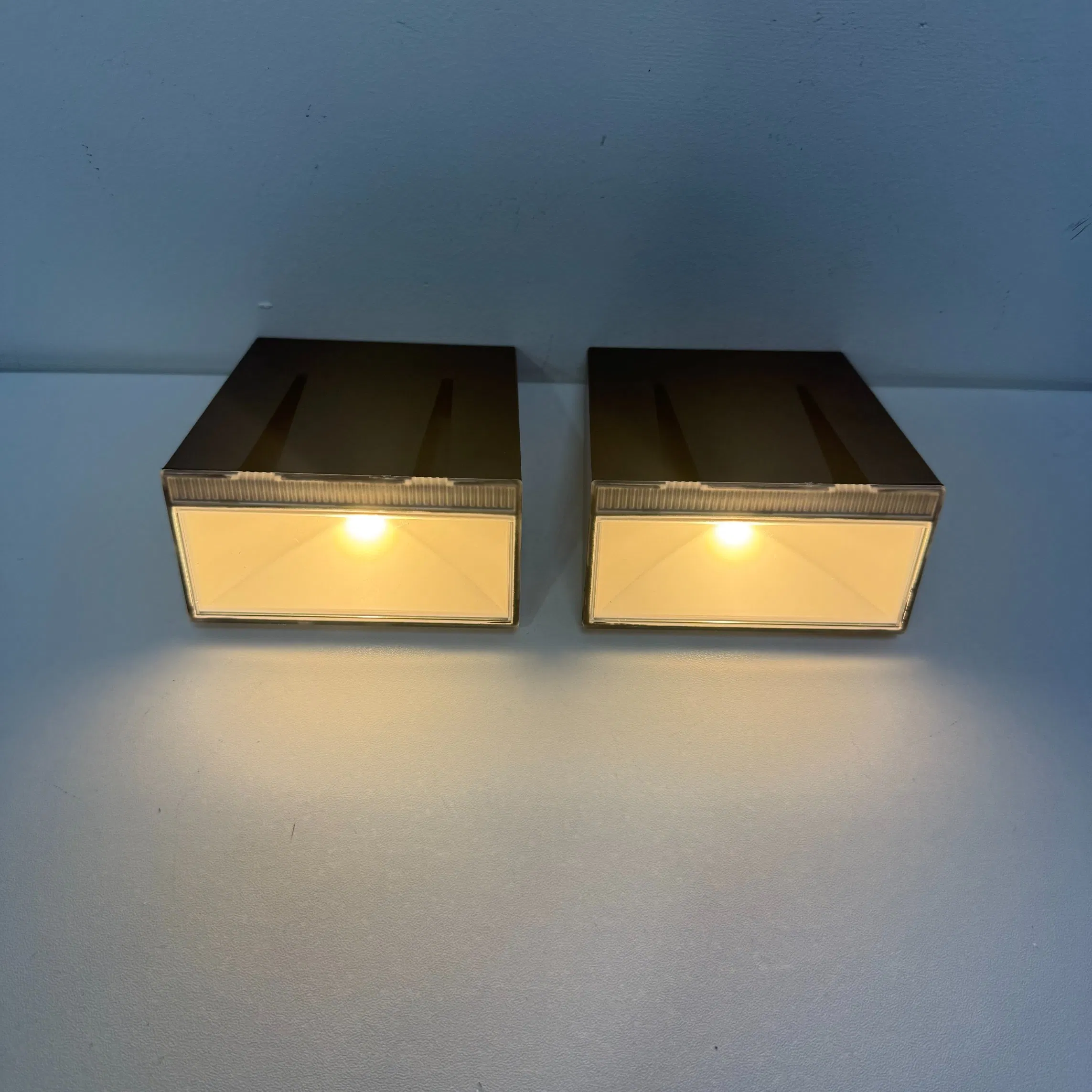 New Outdoor Decorative Garden Patio Landscape LED Solar Wall Wash Light