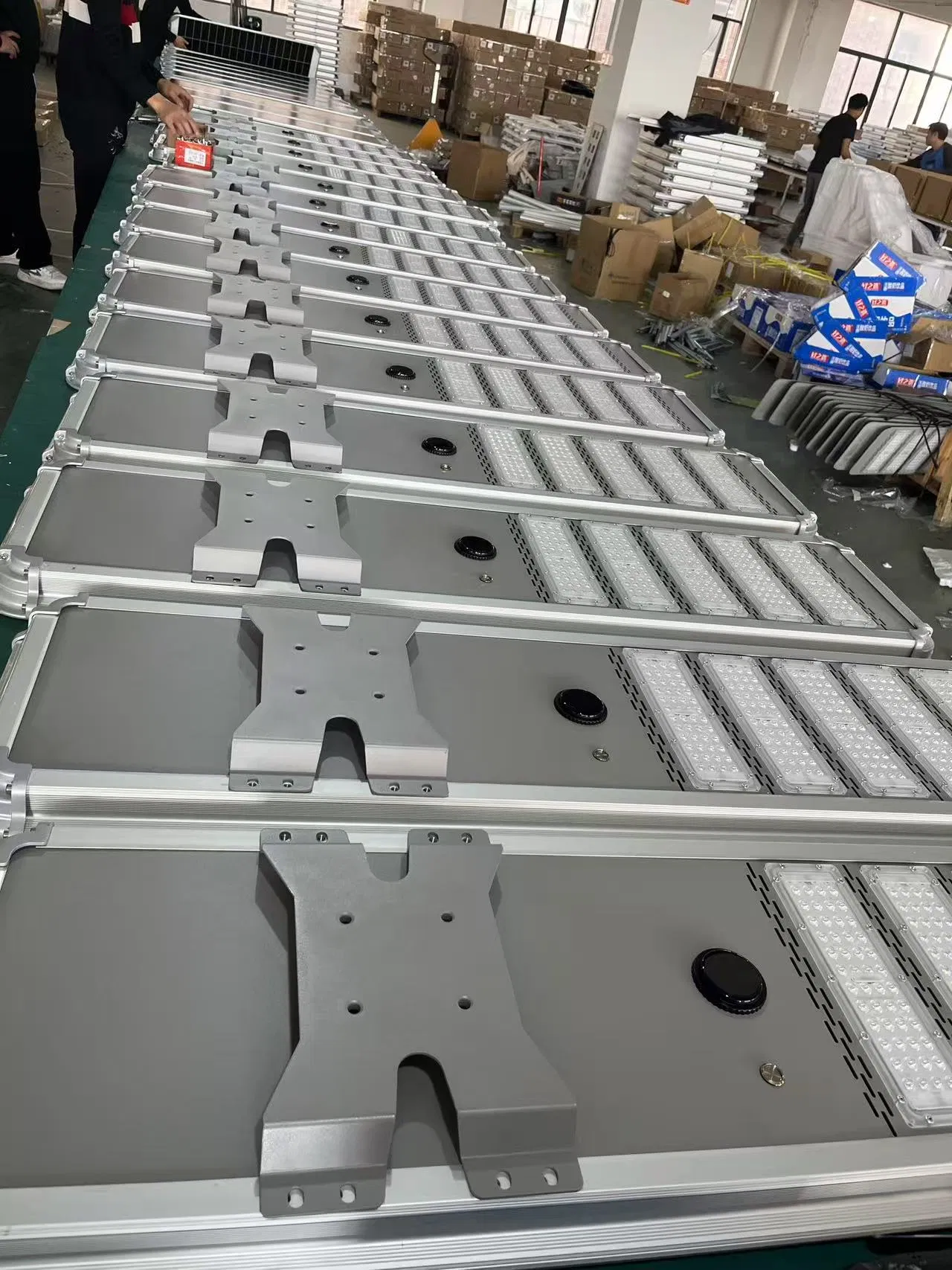 Supplier of 7m50W LED Solar Decorative Die-Casting Aluminum Smart Camrera Solar Street Light