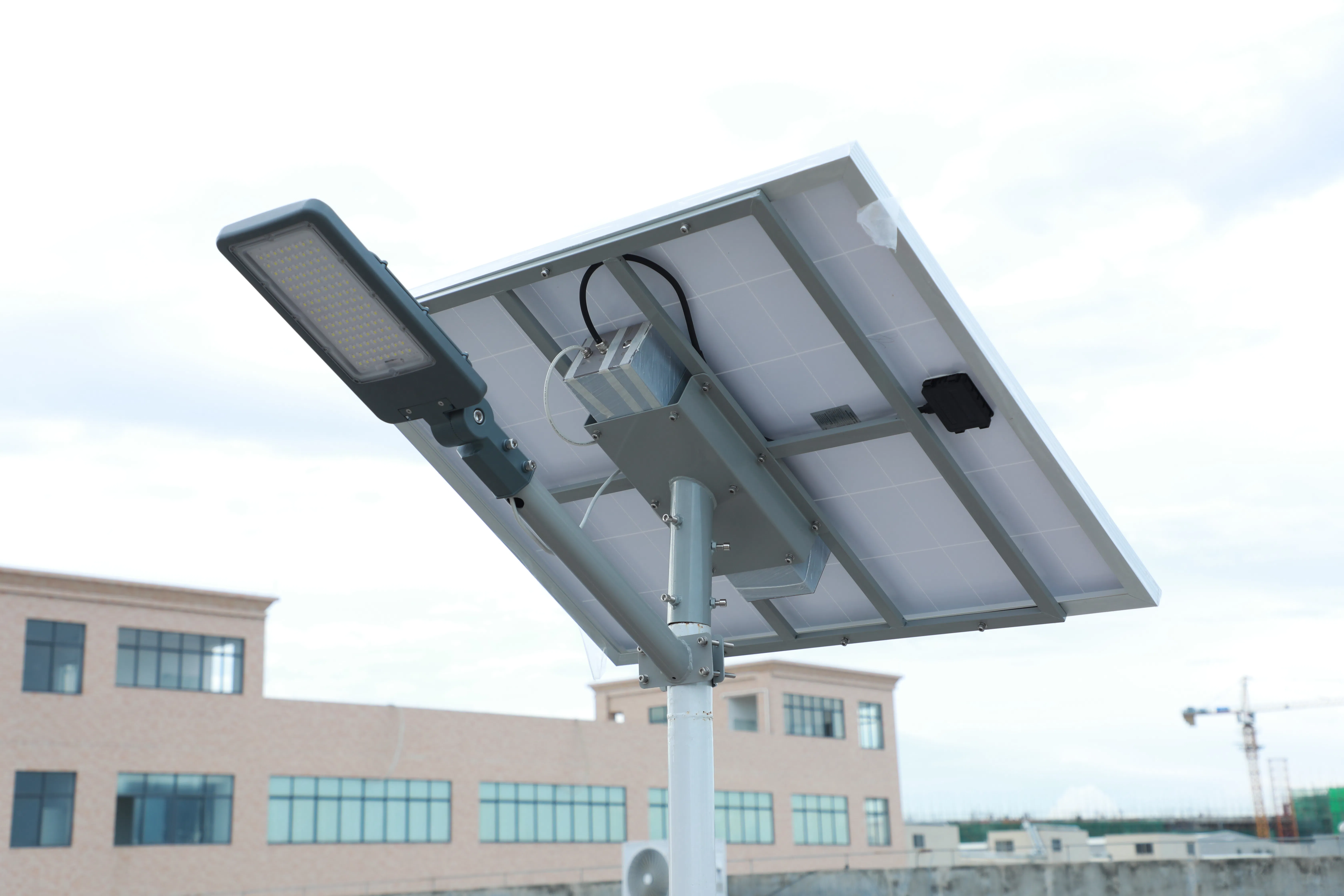 Waterproof IP65 Solar LED Street Light for Commercial Areas
