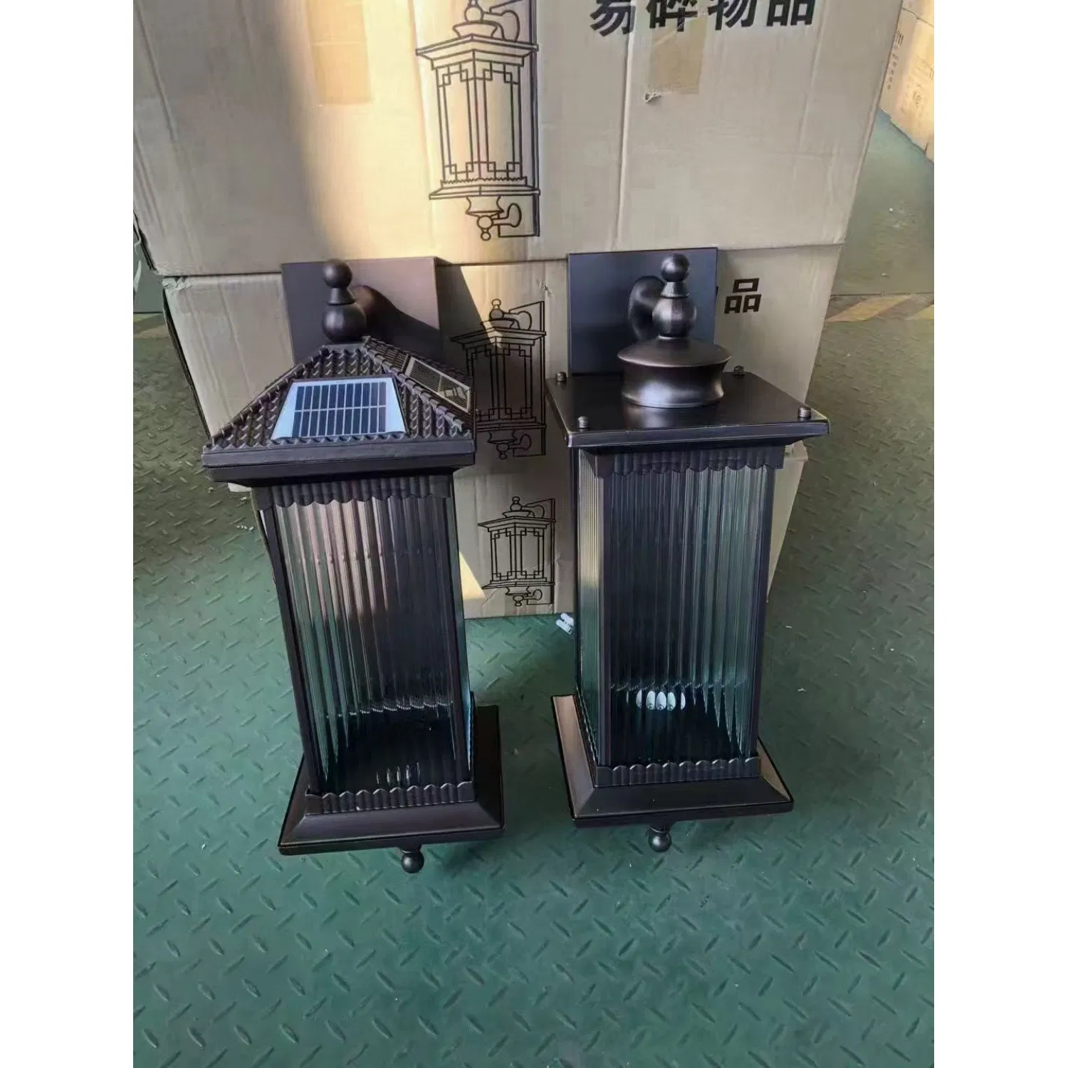 Endurance on Rainy Days Outdoor LED Solar Energy Garden Courtyard Lawn Wall Light