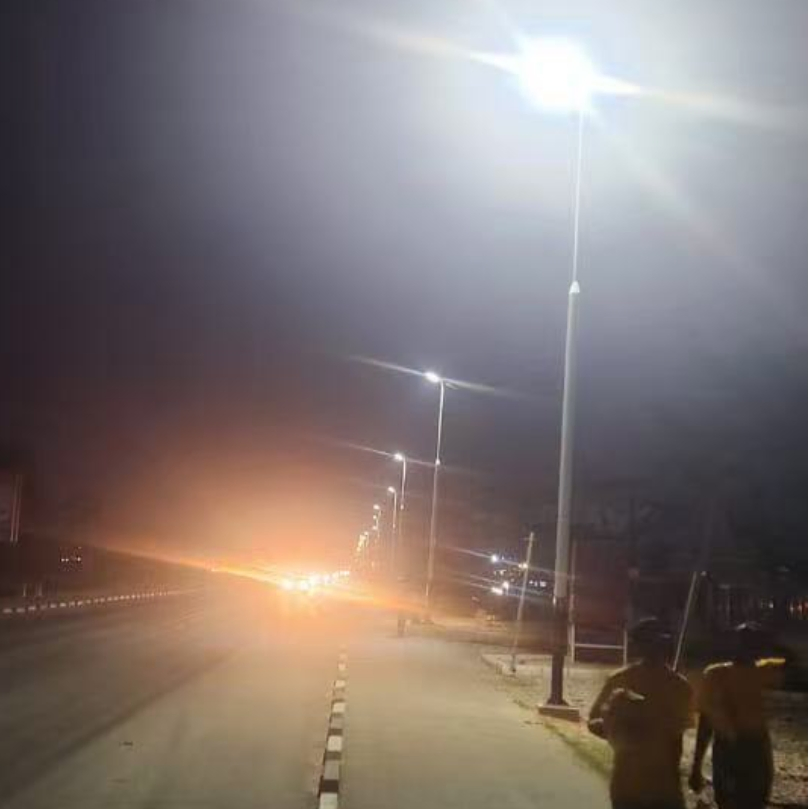 Manufacturer of Outdoor Garden Wall Solar Panel Powered Motion Sensor Street Rechargeable Remote Control Security 6m 40W LED Lamp Solar Power Light