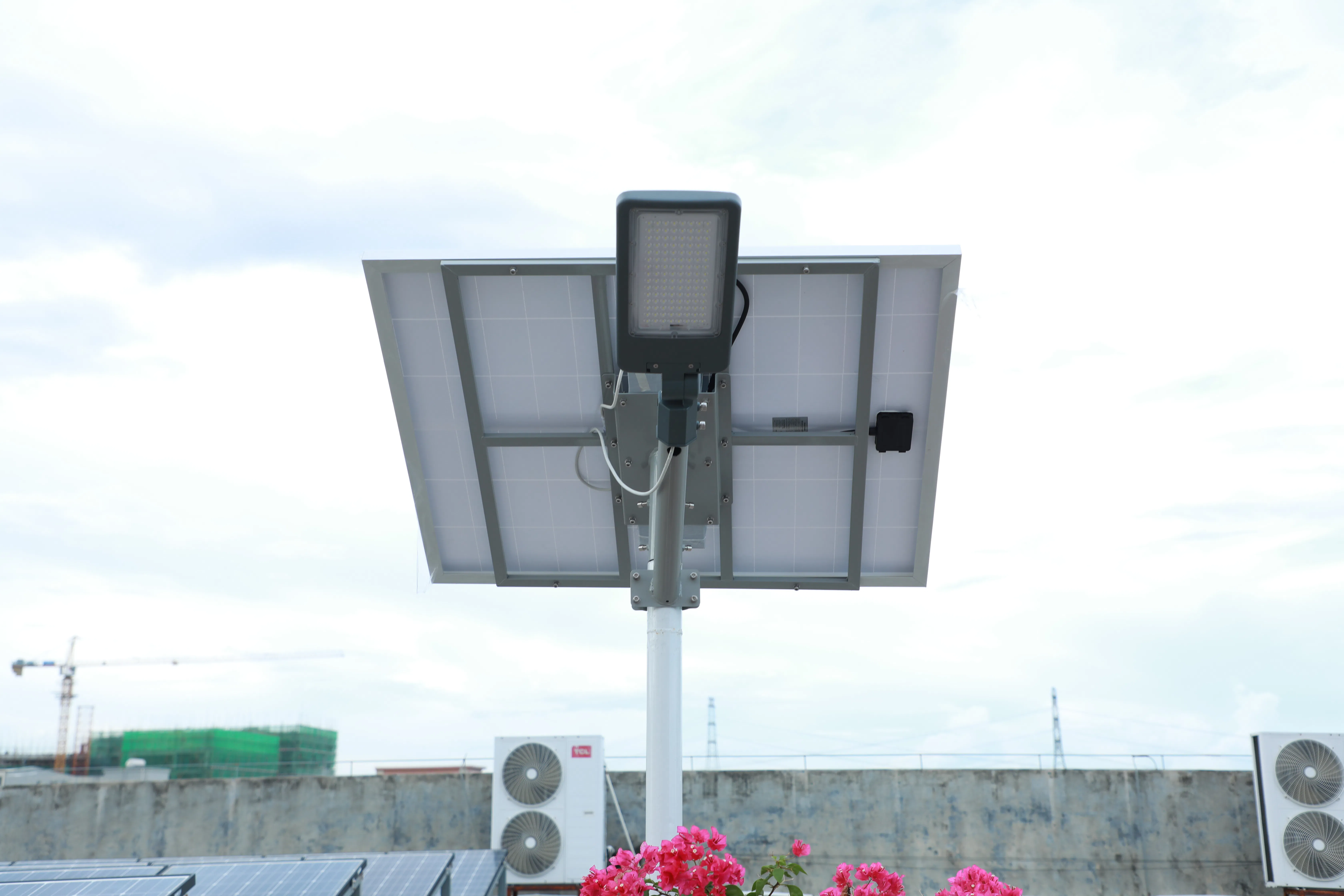 Waterproof IP65 Solar LED Street Light for Commercial Areas
