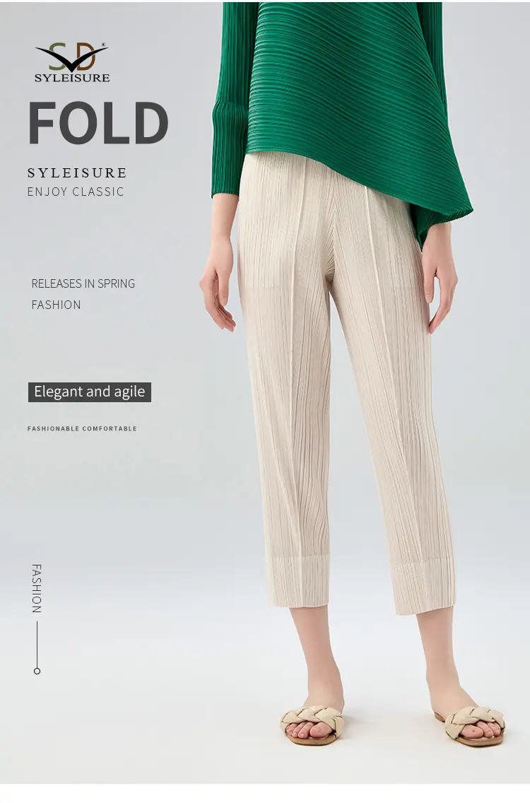 Pleated Cropped Pants Detail 1