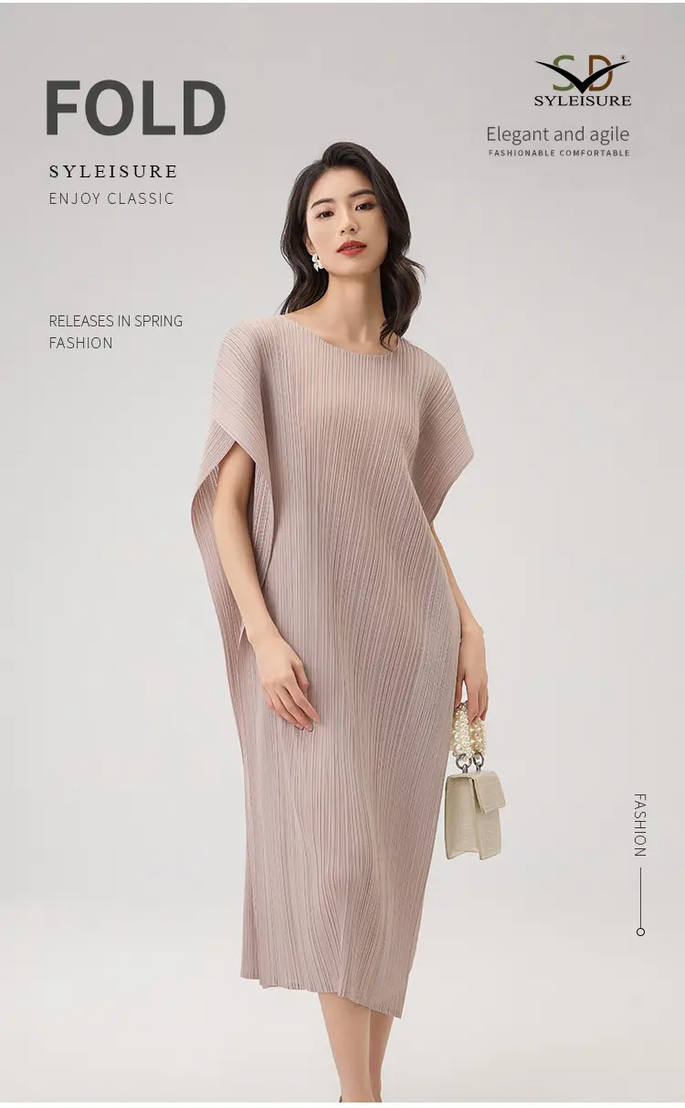 Round Neck Dress detail 1
