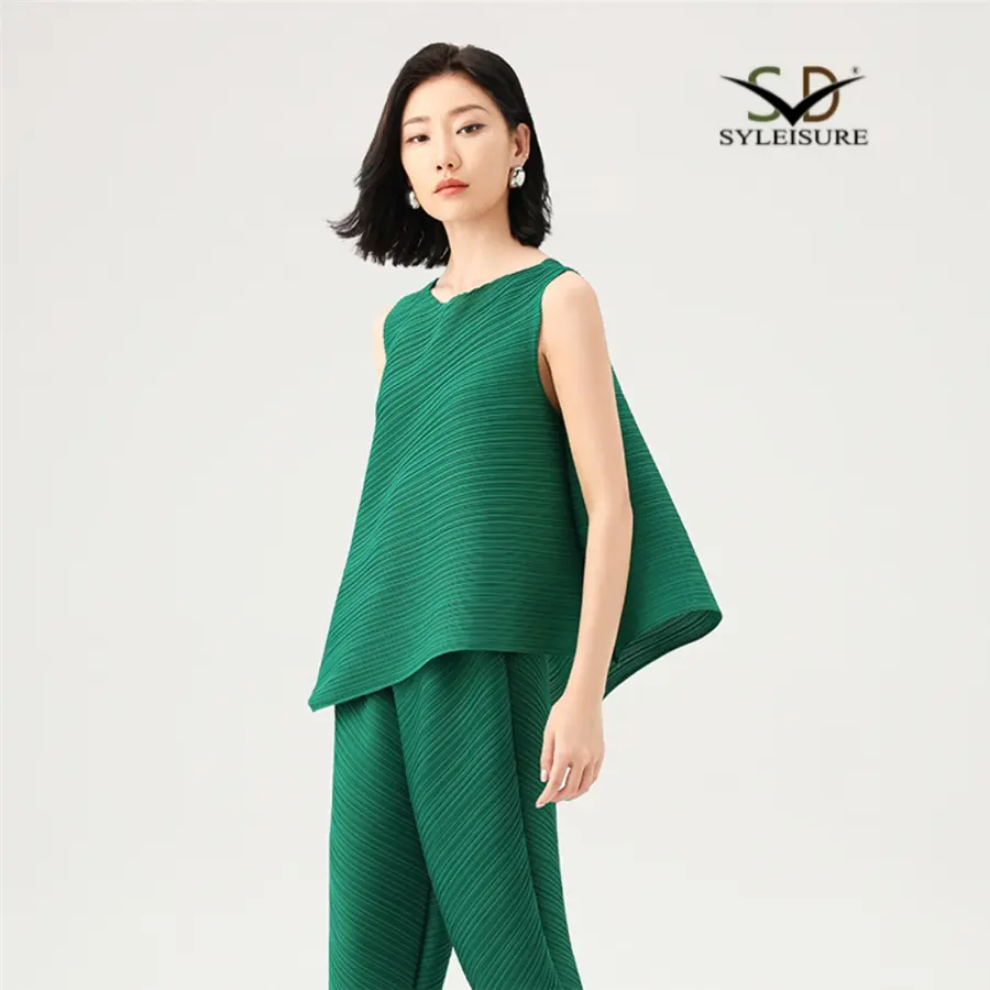 Famous Women's Round Neck Sleeveless Pleated Asymmetric Top and Pants Set Manufacturer, Service