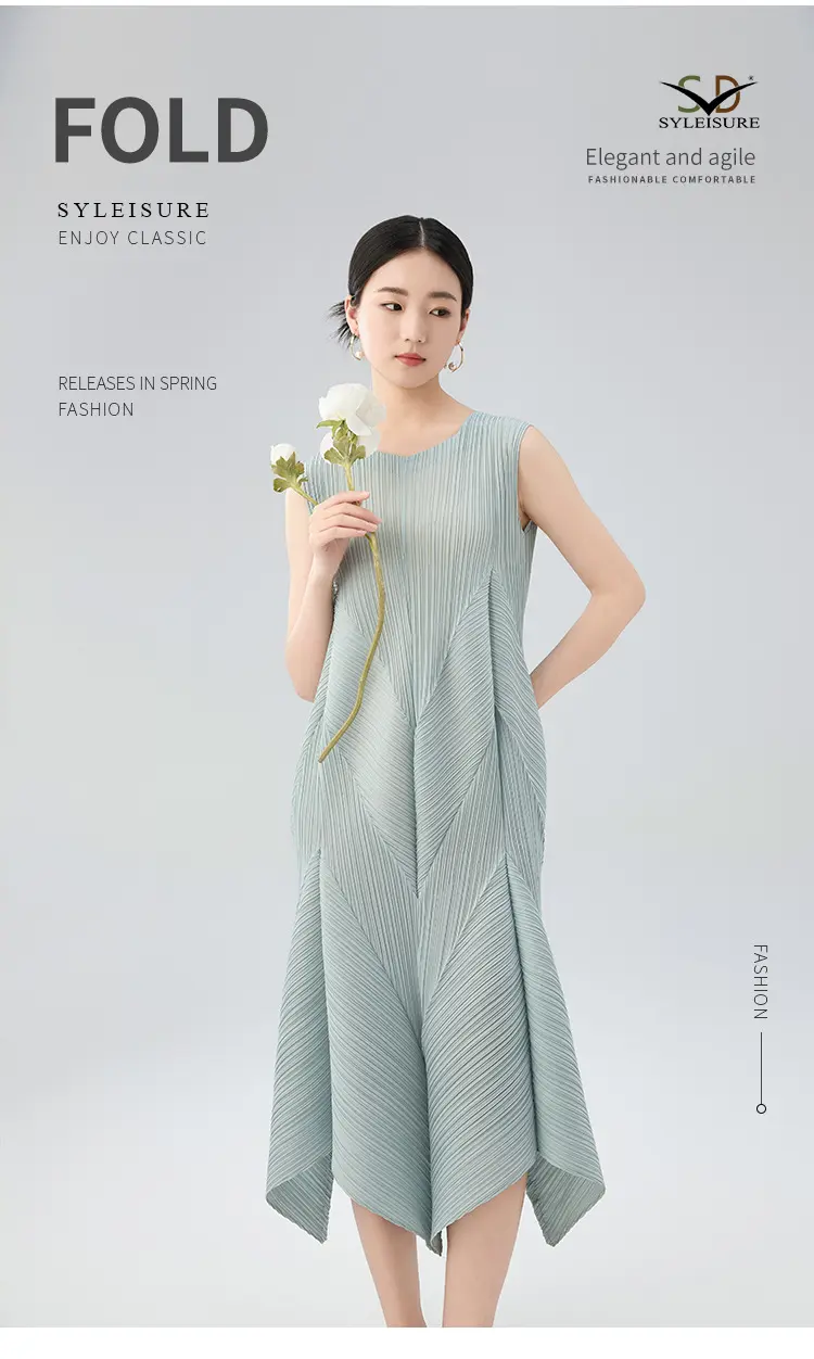 Pleated Sleeveless Midi Dress Detail 1