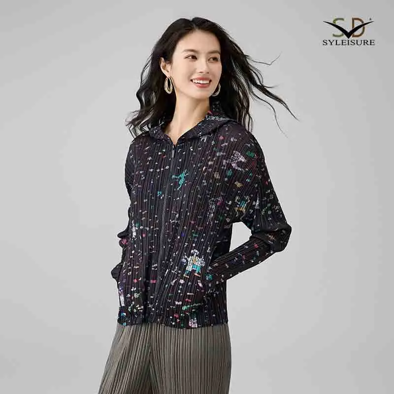 Famous Women's Pleated Printed Hooded Jacket Factory, Company