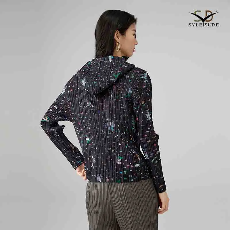 Famous Women's Pleated Printed Hooded Jacket Factory, Company