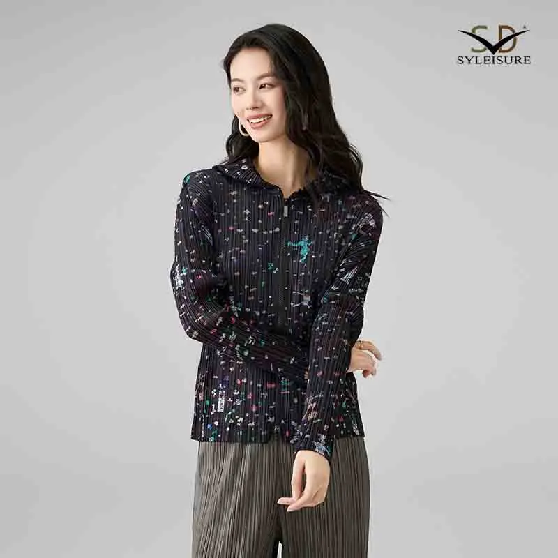 Famous Women's Pleated Printed Hooded Jacket Factory, Company