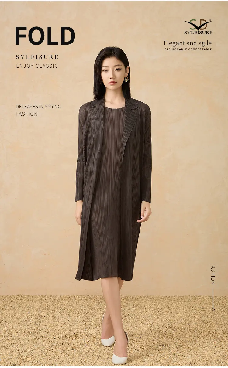 Pleated Long Coat Detail 1
