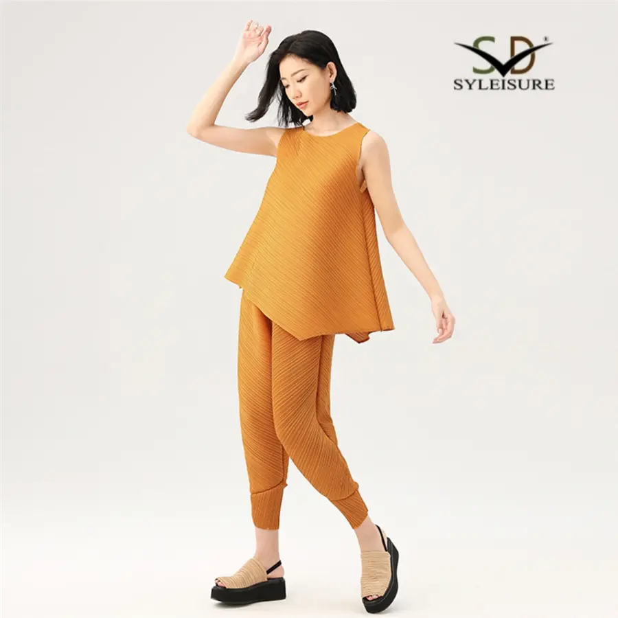 Famous Women's Round Neck Sleeveless Pleated Asymmetric Top and Pants Set Manufacturer, Service