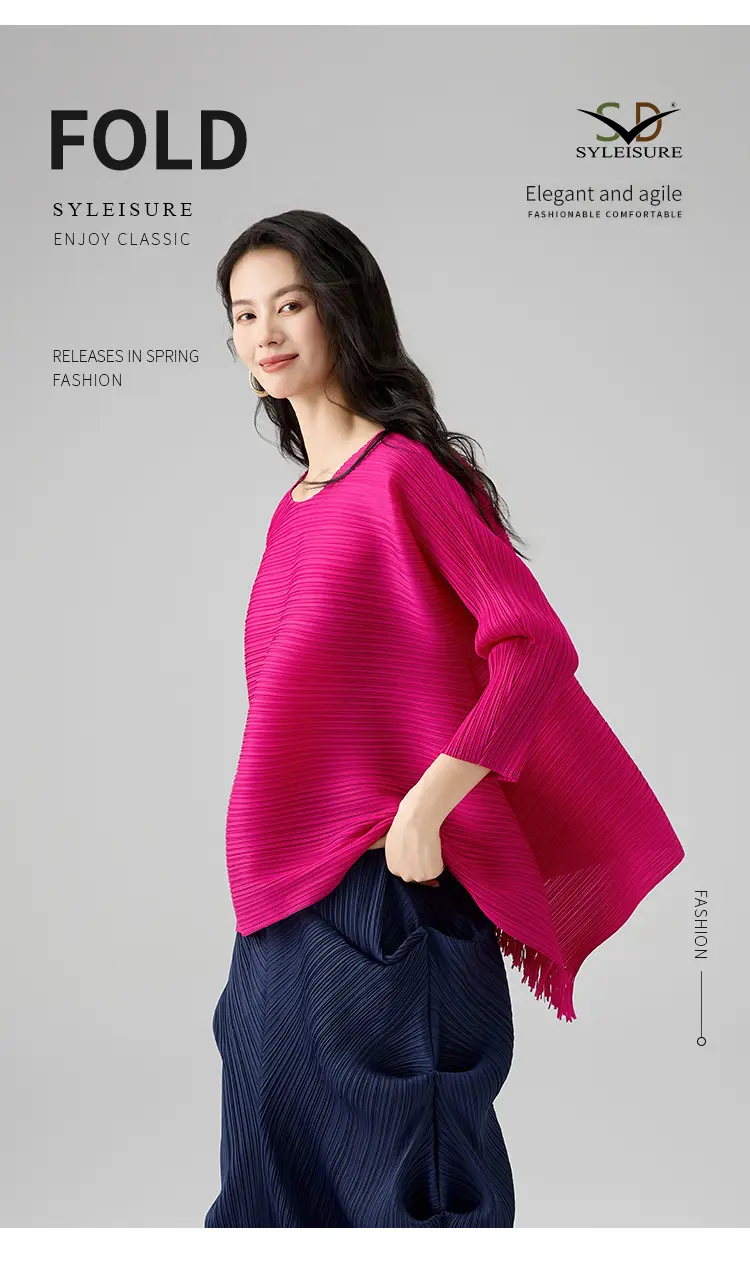 Quarter Sleeve Pleated Top Detail 1
