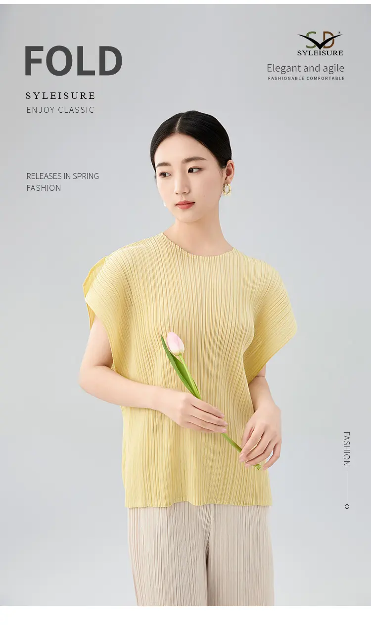 Women's Pleated Top Detail 1