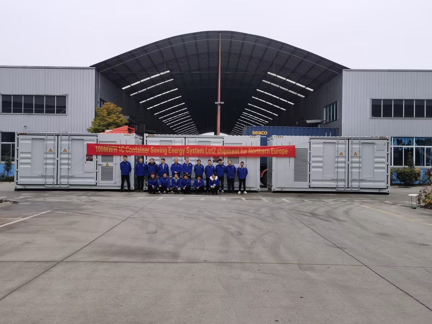 Industrial &amp; Commercial 1MW 2MW Solar Energy System with 300KW 500KW Battery LifePO4 Energy Storage Micro Grid Container