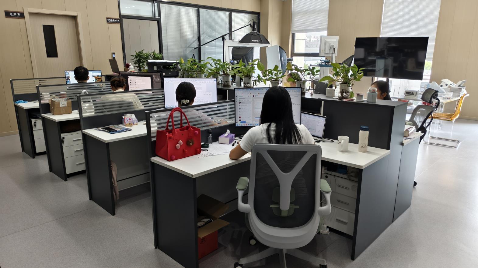 Synoviq Medical Technology orthopedic implant manufacturing facility in China