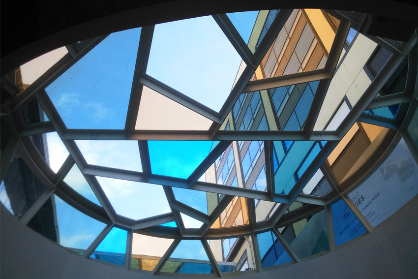 New Design with Vibrant and Safety Laminated Glass for Building Facade