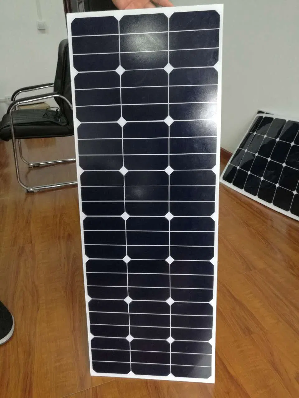 High Efficiency 120W Sunpower Cell Semi Thin Film Flexible Solar Panel for Camping