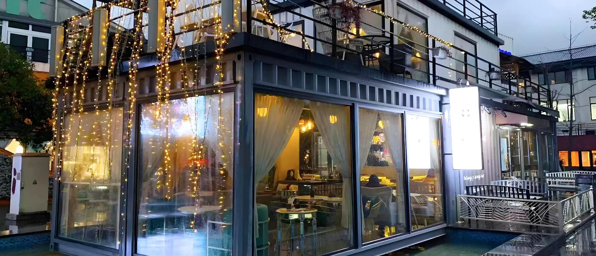 Container pop-up shops and modular cafes