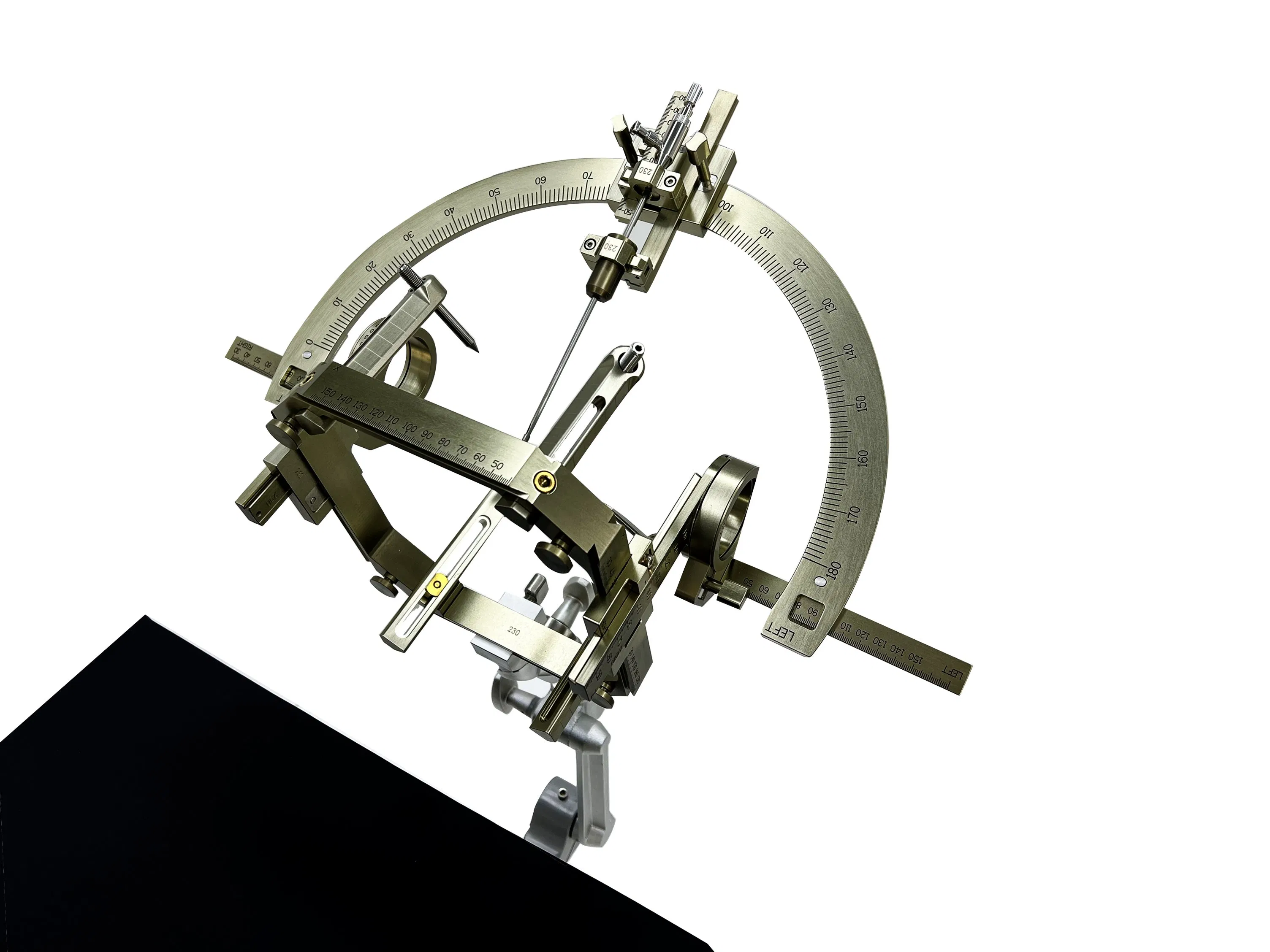 Sistema estereotáctico de marco de cabeza para estimulación cerebral profunda de alta precisión en neurocirugía