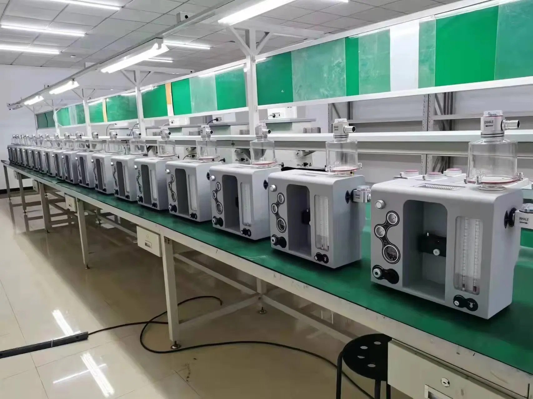 Máquina de Anestesia Portátil para Pequeños Animales con Tres Vaporizadores Tipo Carro Móvil Máquina de Anestesia Veterinaria
