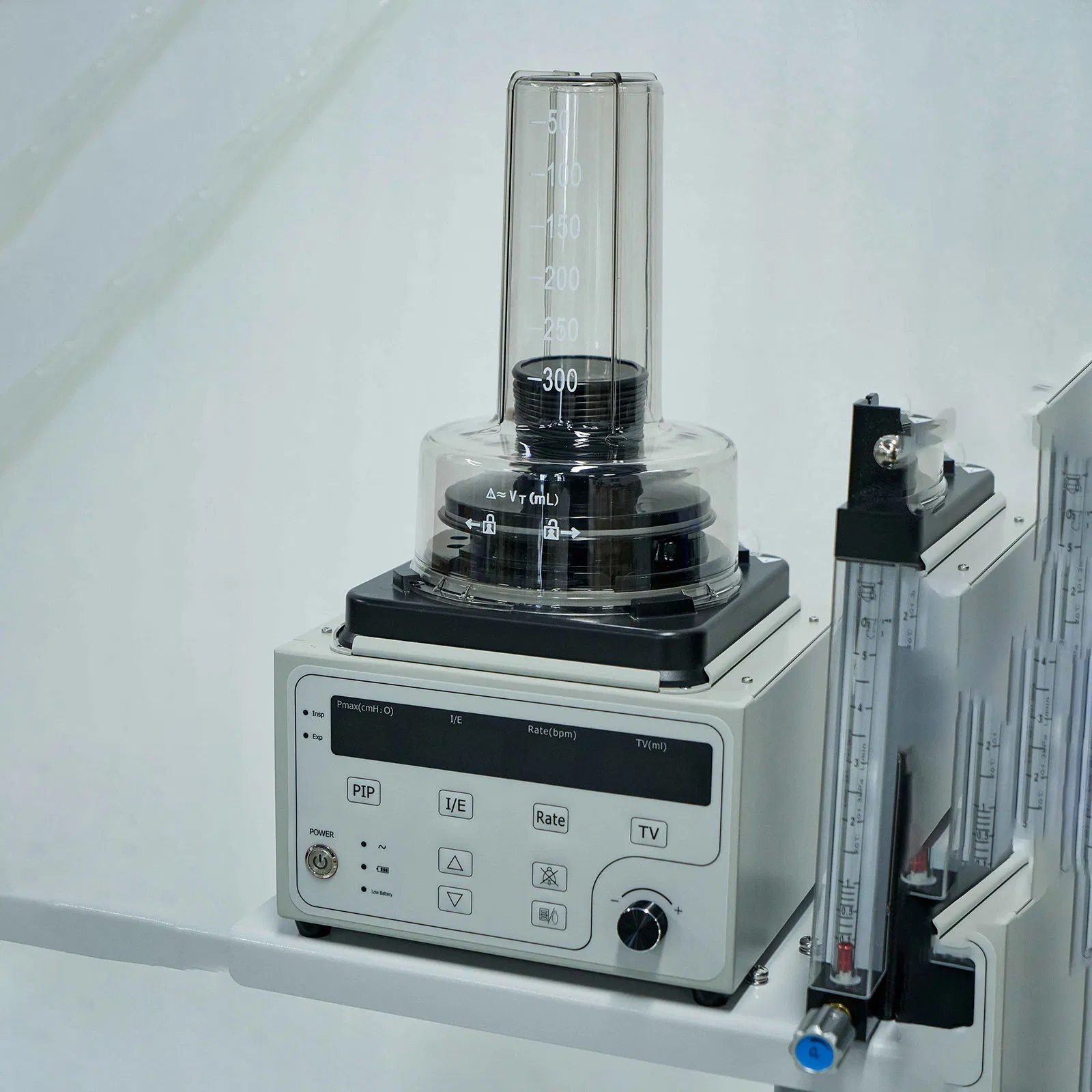 Máquina de ventilador de anestesia veterinaria portátil de alta calidad, equipo de alta tecnología con fuente de energía eléctrica, material metálico