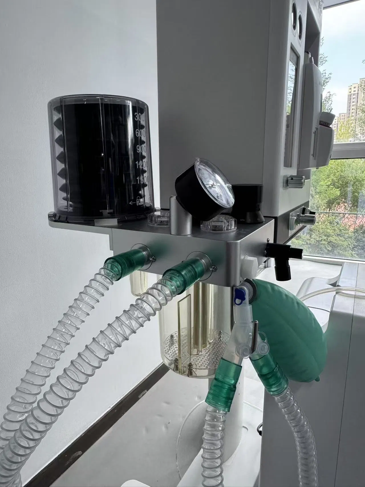 Máquina de Anestesia Ventilador Ultra Compacta de Turbina para Uso Veterinario Móvil Senwell Medical AC 110-220V para Uso Animal