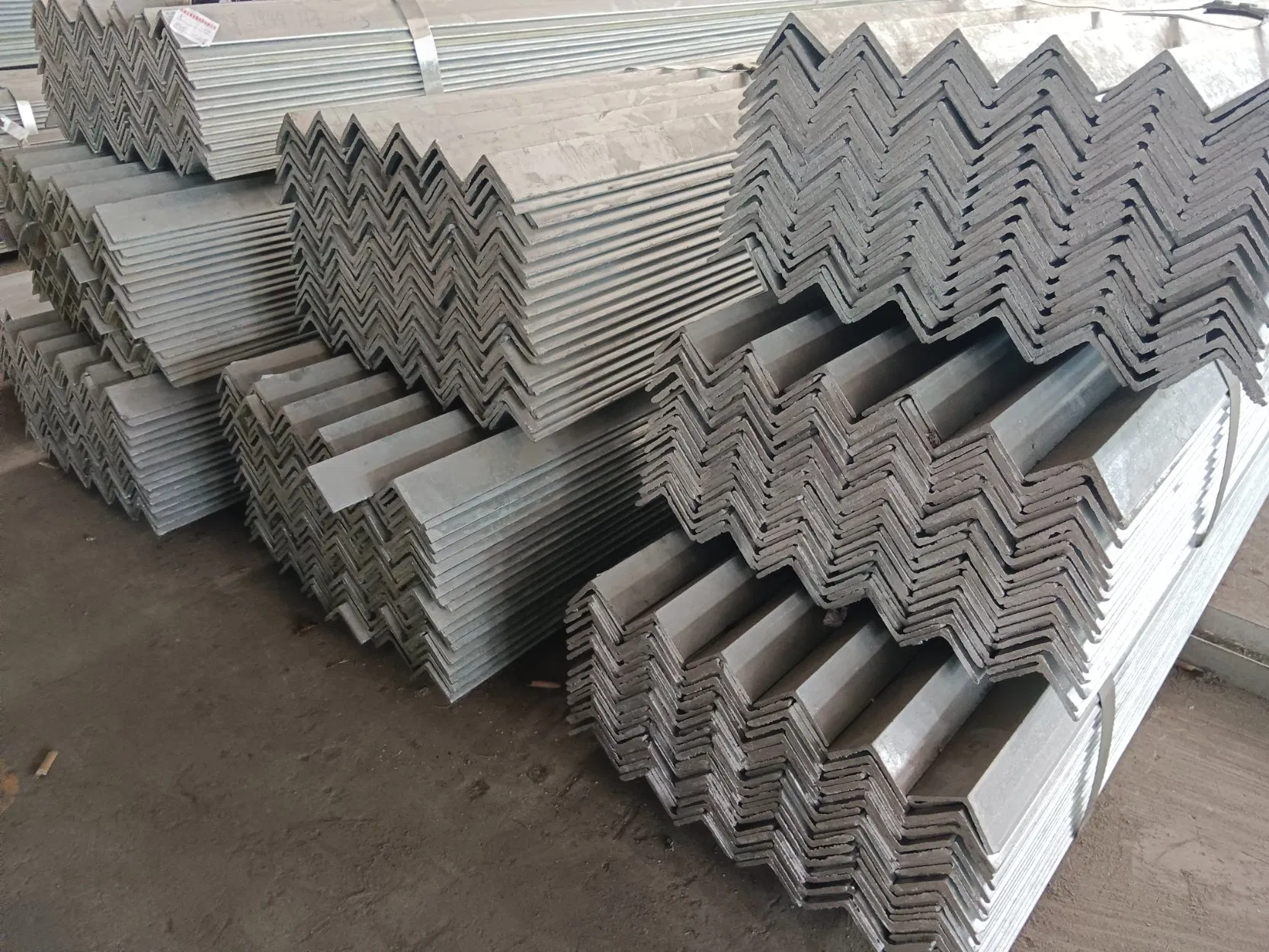 ASTM A36 A53 Q235 Q345 Carbon Stainless Steel Galvanized Iron L-Shape Mild Angle Bar Steel Angle Bars