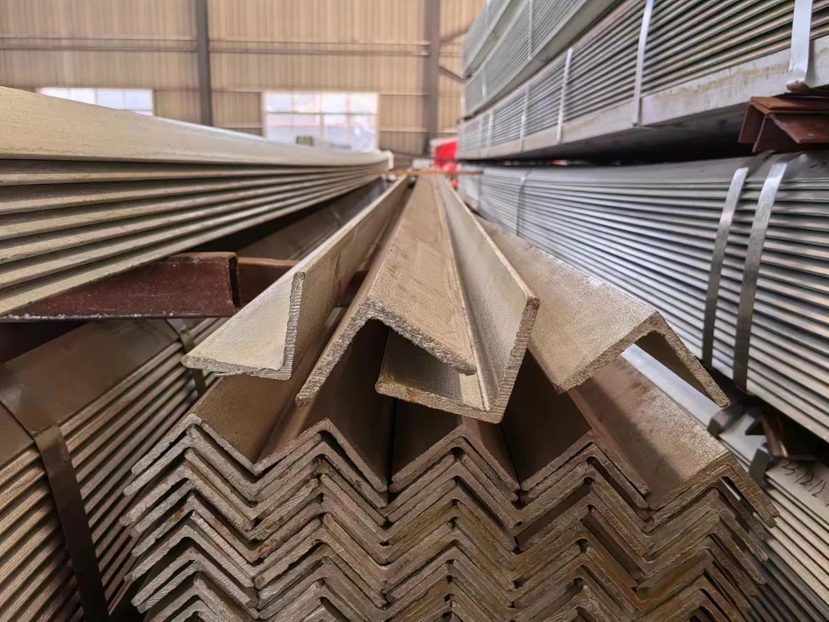 Best Price Steel Frames En 1.4301 304 Stainless Steel 75X75 Angle Standard 50X50X5 mm Galvanized Punched Steel Angle Bar