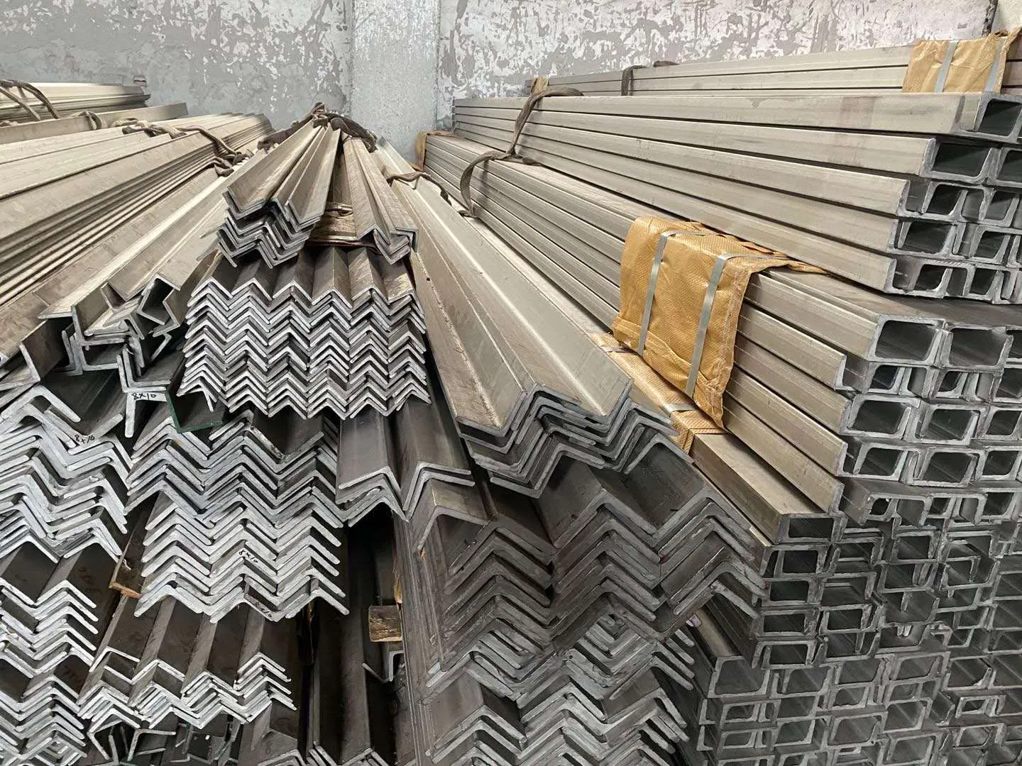 201 304 316 Hot Rolled Stainless Steel Angle for Building Materials