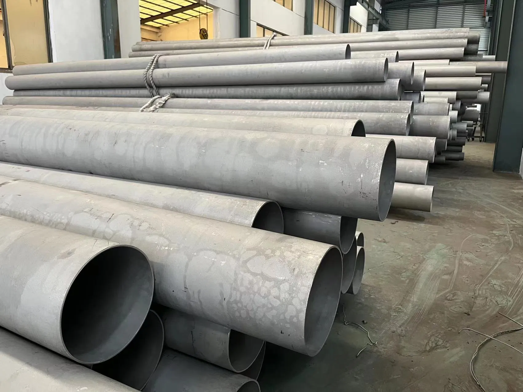 TP304L Stainless Steel Pipe Ss 321 Seamless/Welded DN80 Sch40 Pickling SUS316L 316ti Round Rectangle/Square No. 4 China Factory 304 Stainless Steel Pipe