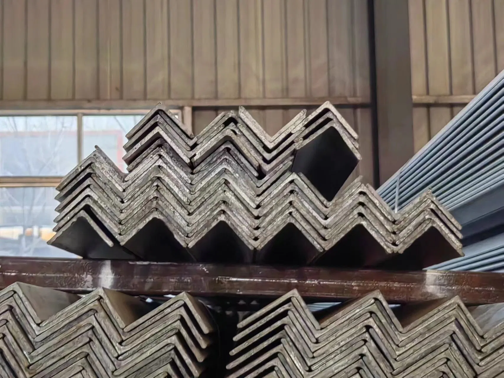 Best Price Steel Frames En 1.4301 304 Stainless Steel 75X75 Angle Standard 50X50X5 mm Galvanized Punched Steel Angle Bar