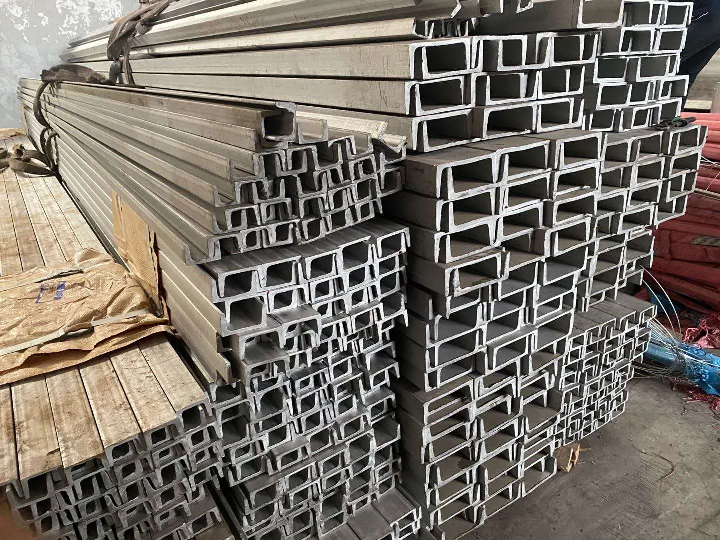 201 304 316 Hot Rolled Stainless Steel Angle for Building Materials