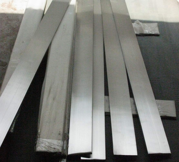 Hot Rolled 304 Stainless Steel Rounded Edge Flat Bar