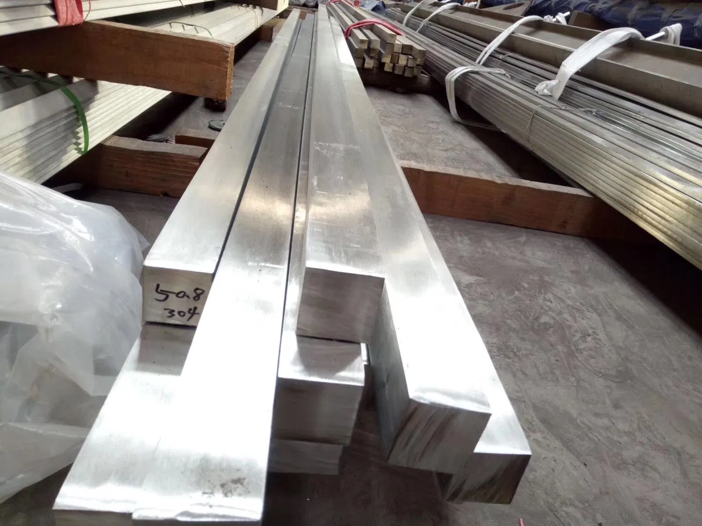 AISI ASTM 304 321 316 201 304L 316L 309S 310 409 410 Round Square Hex Flat Stainless Steel Bright Solid Bar