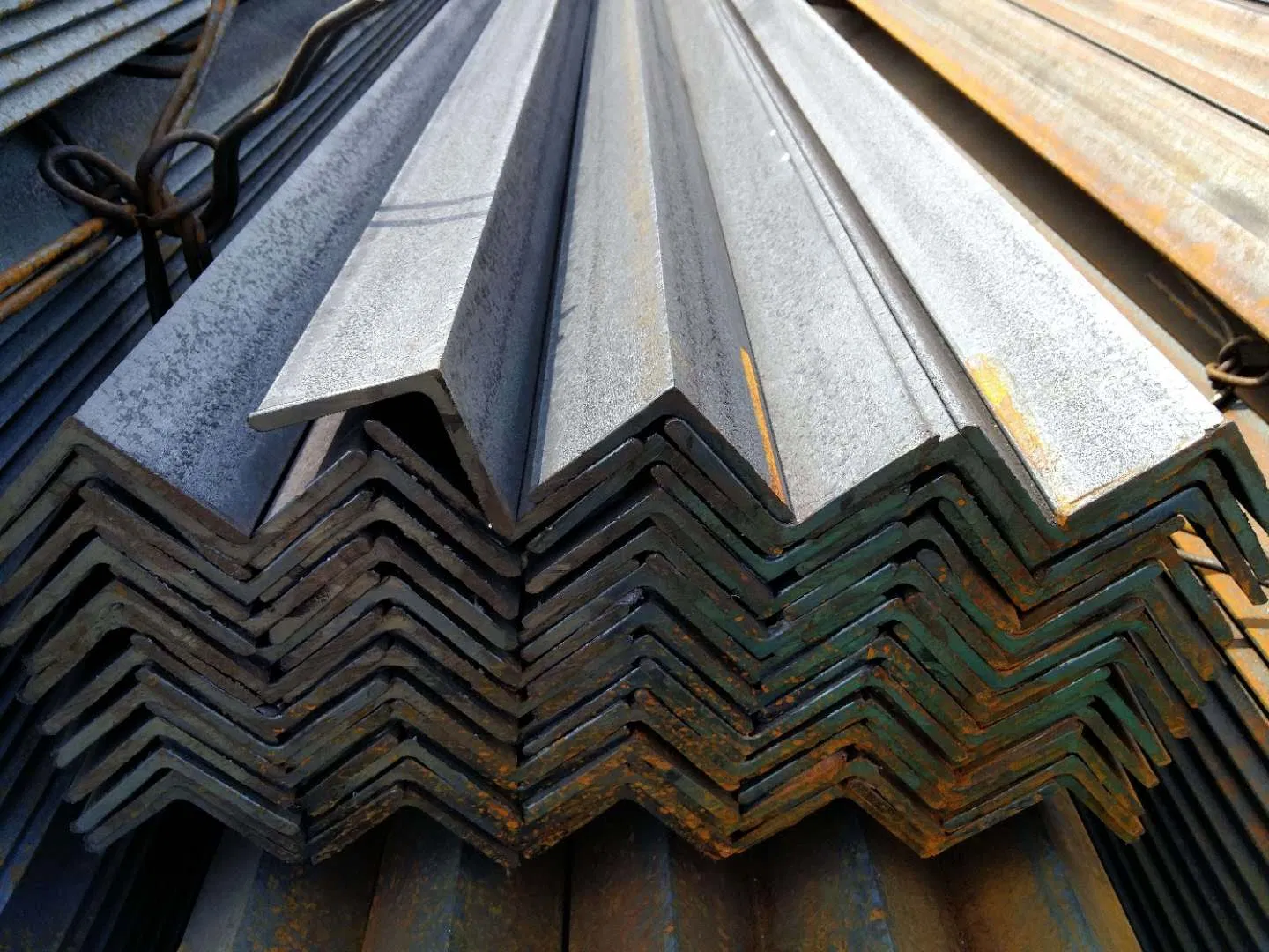 Hot Rolled 50X50 201 321 304 316L 310S 2205 2507 904L Stainless Steel Angle Steel Ms Angles L Profile Equal or Unequal Steel Angles
