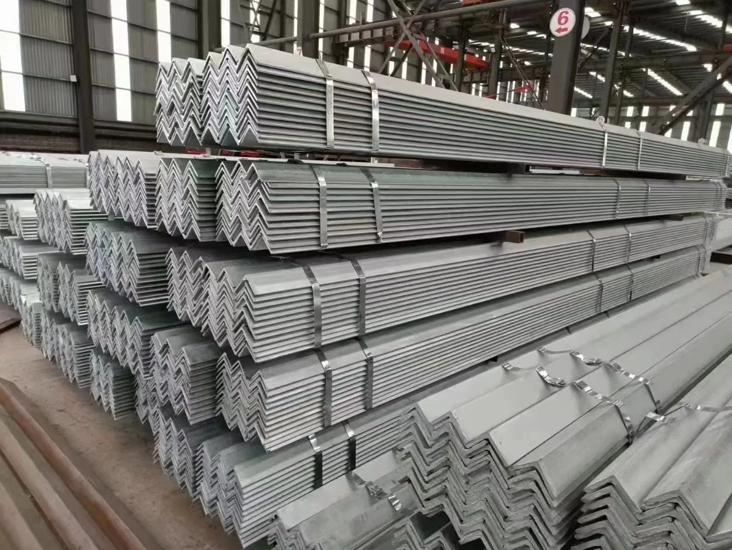 ASTM A36 A53 Q235 Q345 Carbon Stainless Steel Galvanized Iron L-Shape Mild Angle Bar Steel Angle Bars