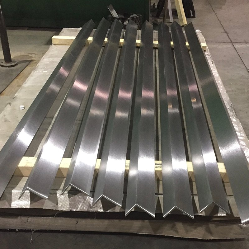ASTM A36 AISI 201 302 304 304L 316 316L S235j0 Slotted Hot DIP Galvanized Hot Rolled Carbon Structural Stainless Steel L Shaped Equal Unequal Right Angle Bar